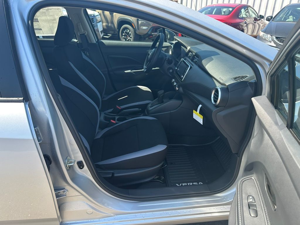 2025 Nissan Versa 1.6 S photo 19