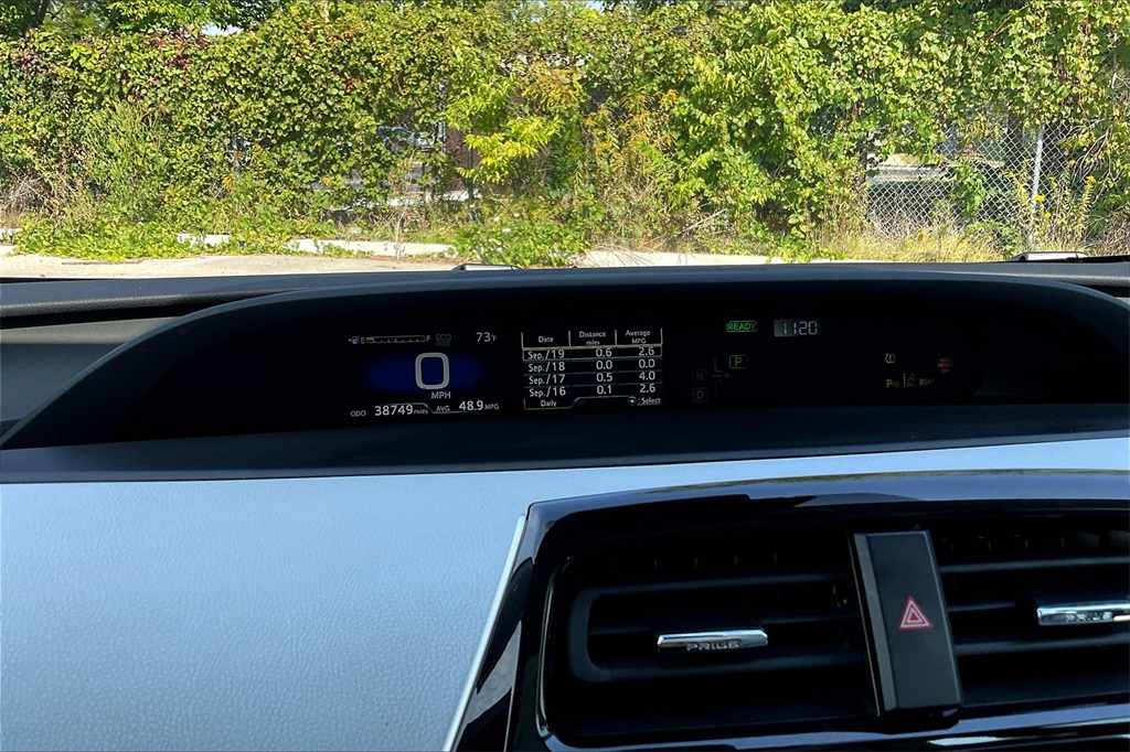 2021 Toyota Prius XLE AWD-e photo 19