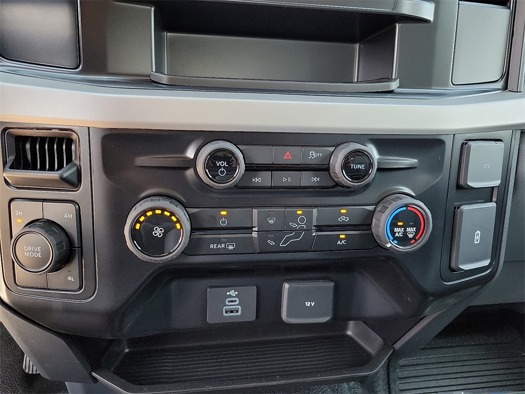 2025 Ford F-350 photo 21