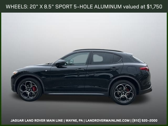 2023 Alfa Romeo Stelvio Ti photo 2