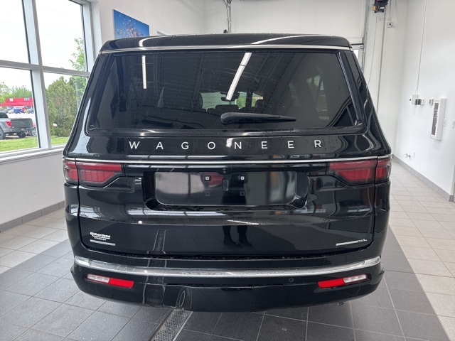 2023 Jeep Wagoneer L Series II photo 4