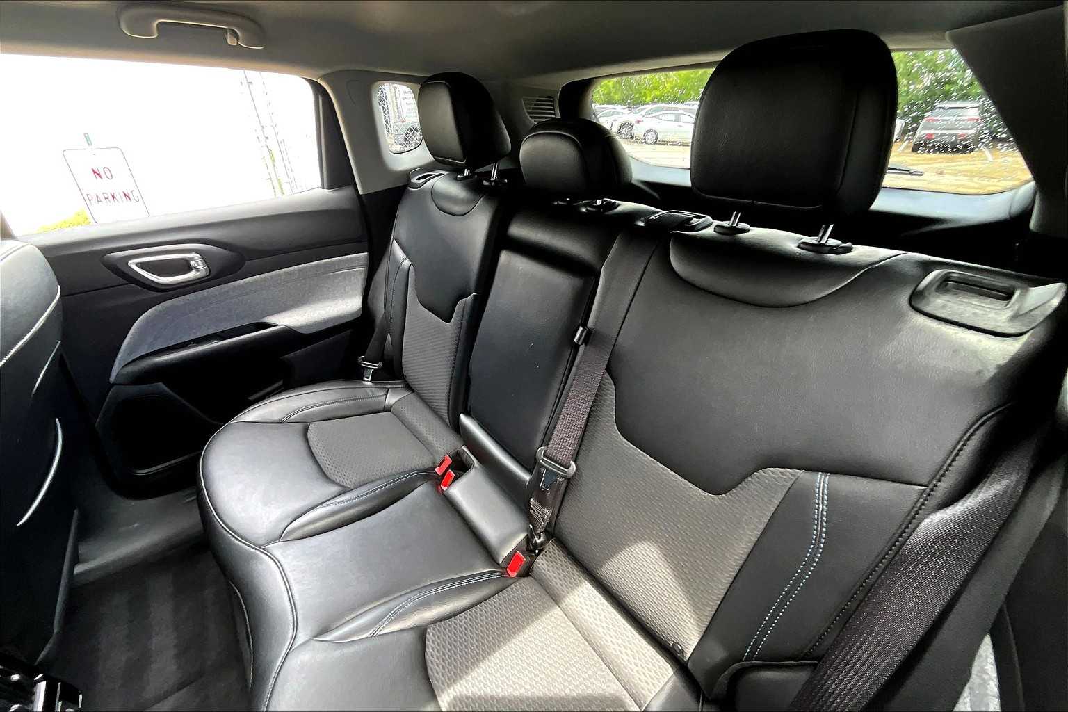 2022 Jeep Compass Latitude photo 14