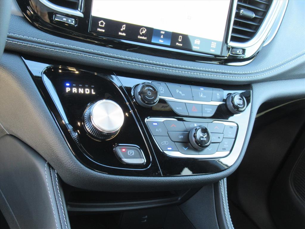2026 Chrysler Pacifica Limited photo 24