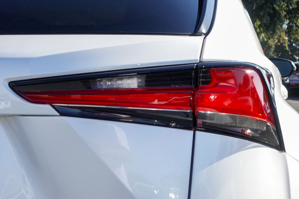 2020 Lexus NX 300h Premium photo 5