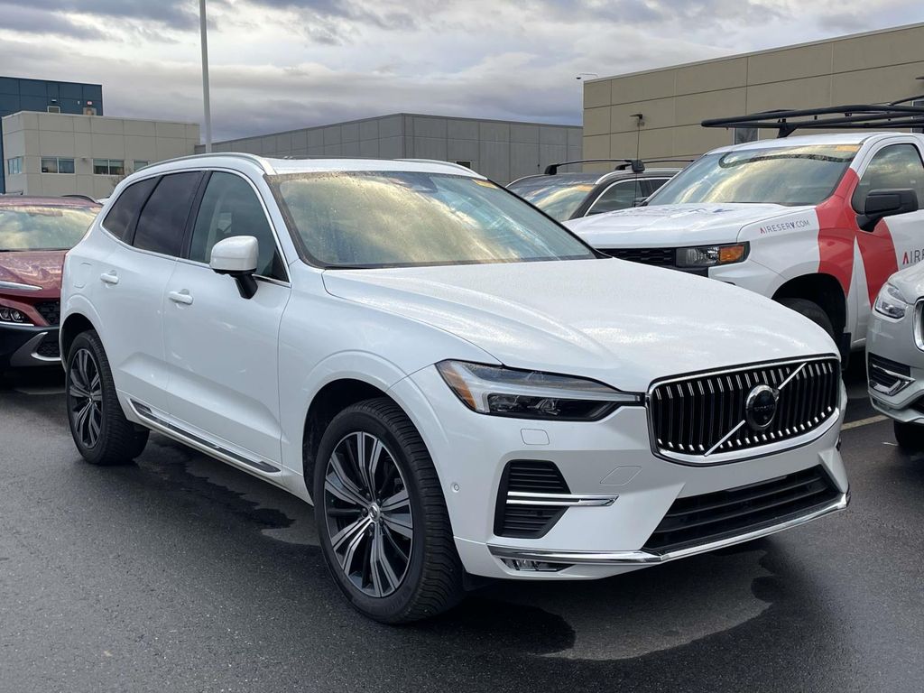 2023 Volvo XC60 Plus's photo