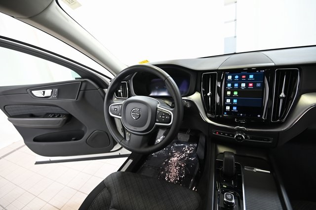 2022 Volvo XC60 B5 Momentum photo 27