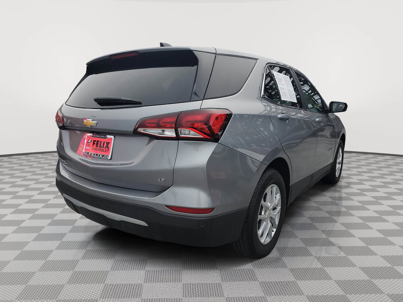 2024 Chevrolet Equinox LT photo 3