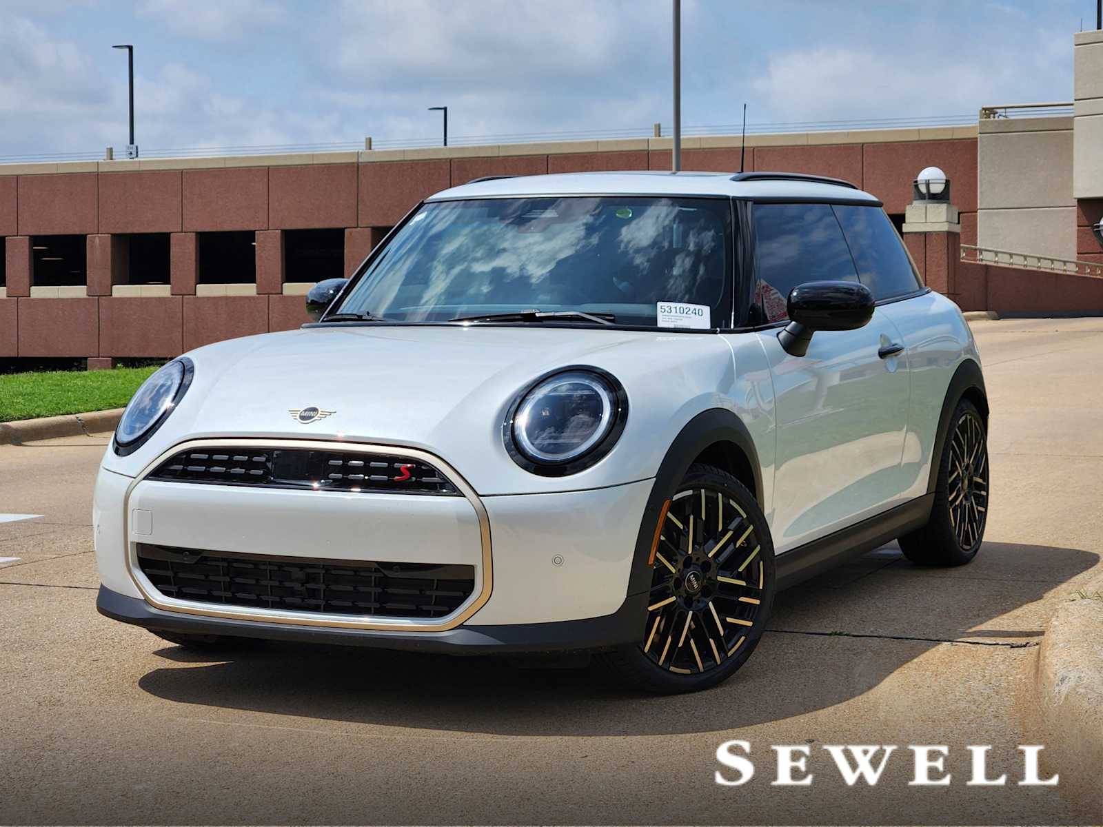 New 2025 MINI Hardtop Door Signature Plus Coupe in Plano