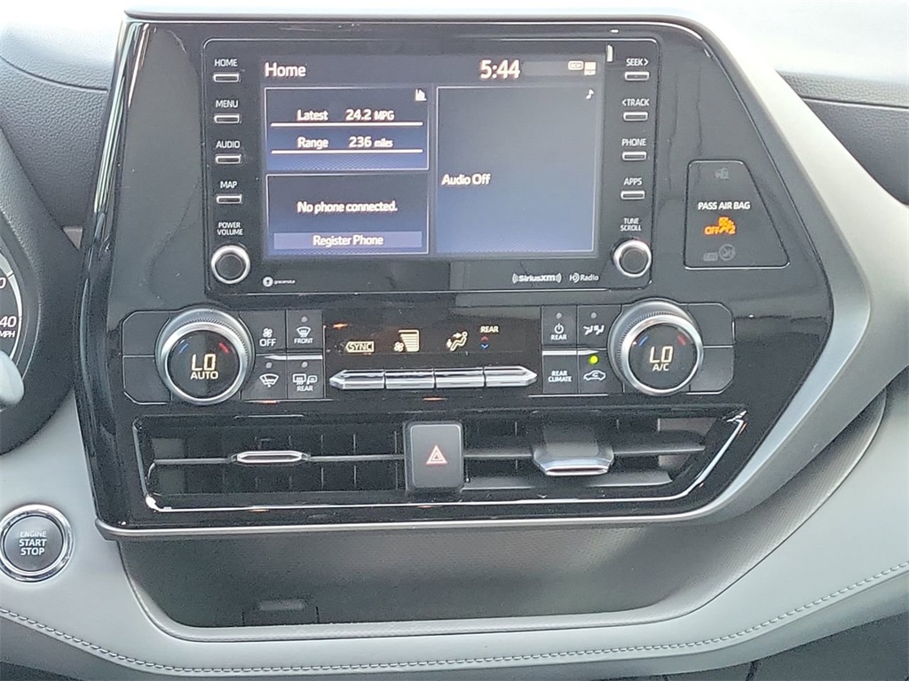 2022 Toyota Highlander LE photo 21