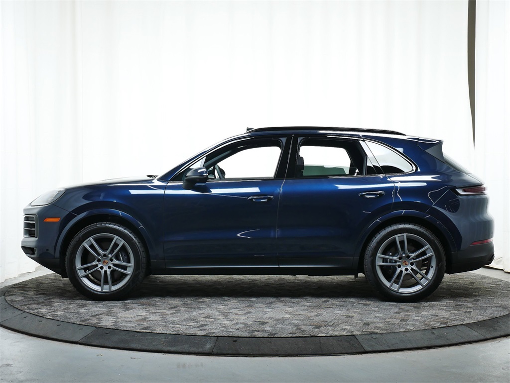 2025 Porsche Cayenne Base photo 2