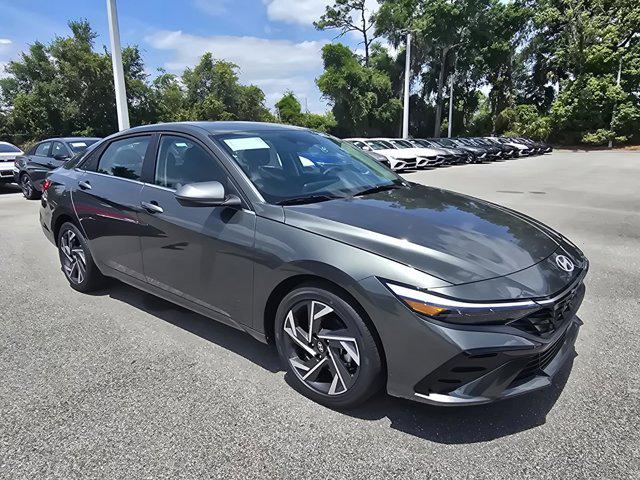 2025 Hyundai Elantra Limited photo 2