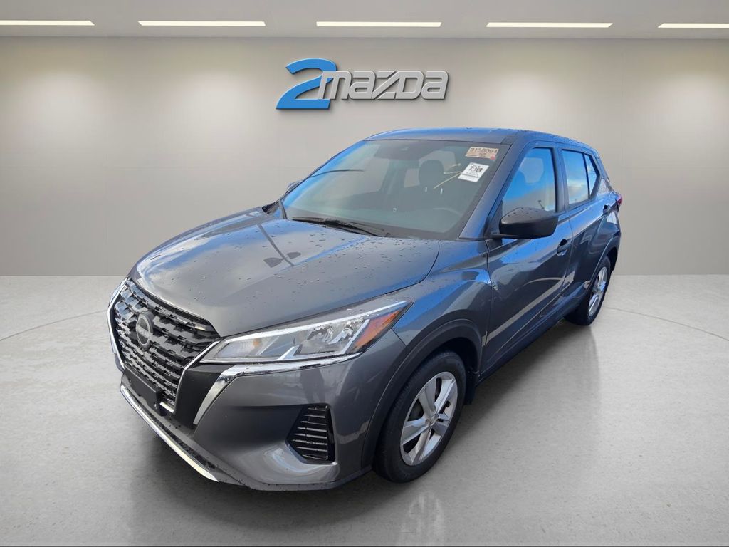 2023 Nissan Kicks S's photo