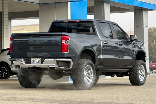 2020 Chevrolet Silverado 1500 LT photo 3