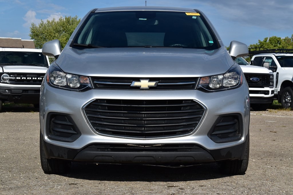2020 Chevrolet Trax LS photo 2
