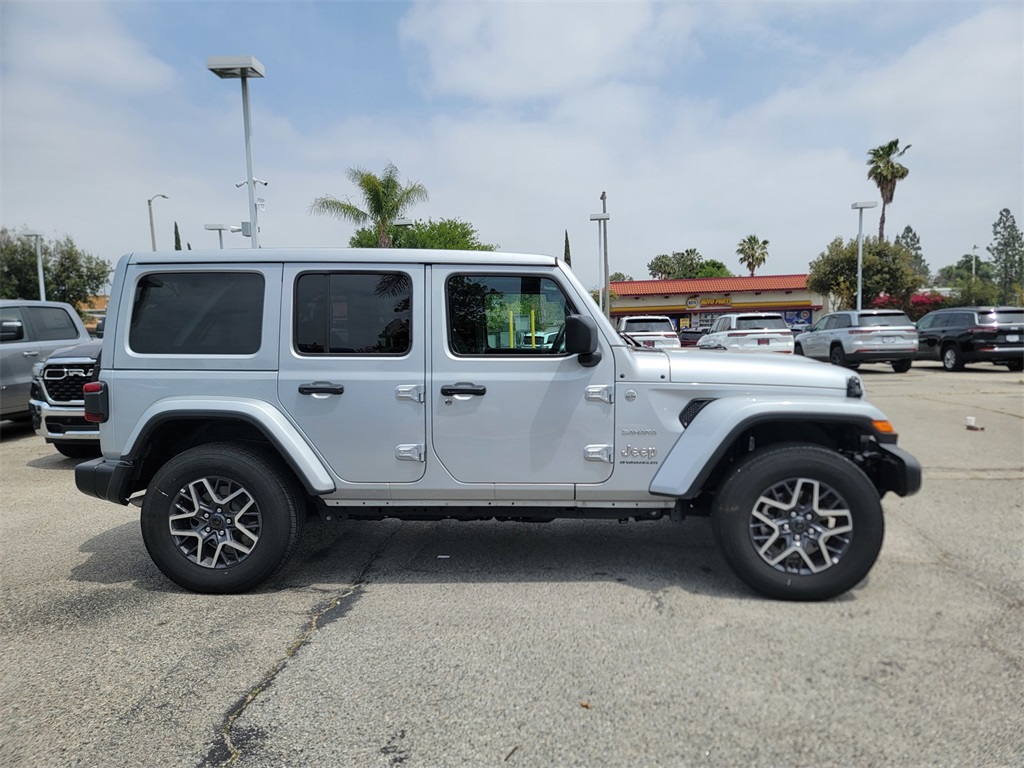 2024 Jeep Wrangler Sahara photo 3
