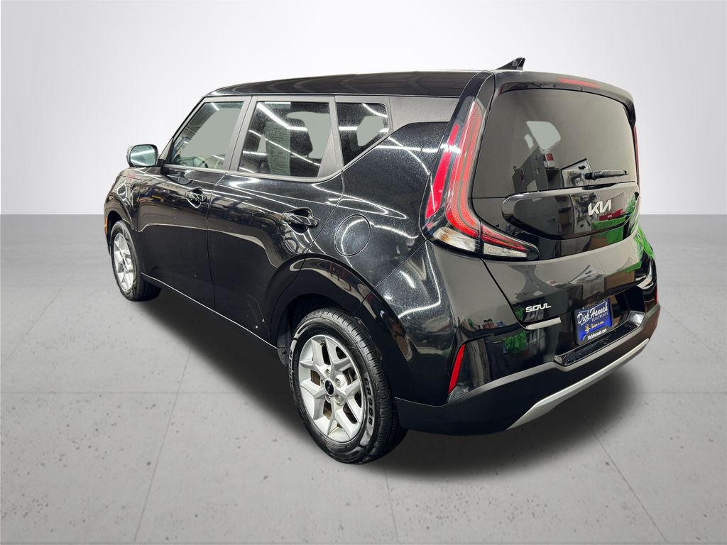 2023 Kia Soul LX photo 2
