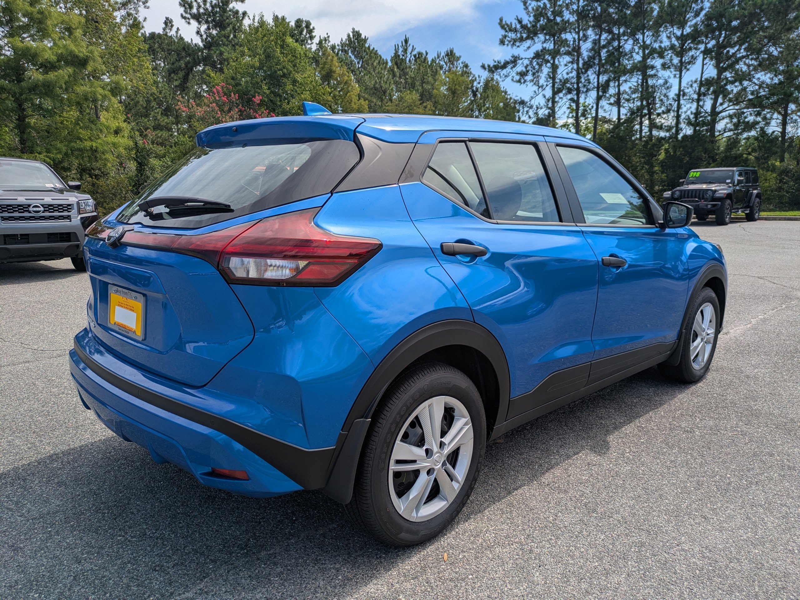 2025 Nissan Kicks Play S photo 3