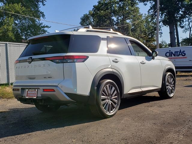2023 Nissan Pathfinder SL photo 5