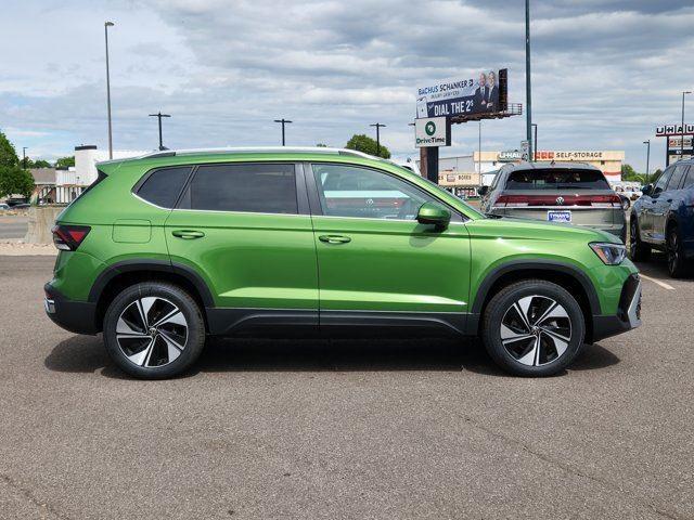 2025 Volkswagen Taos SE photo 2
