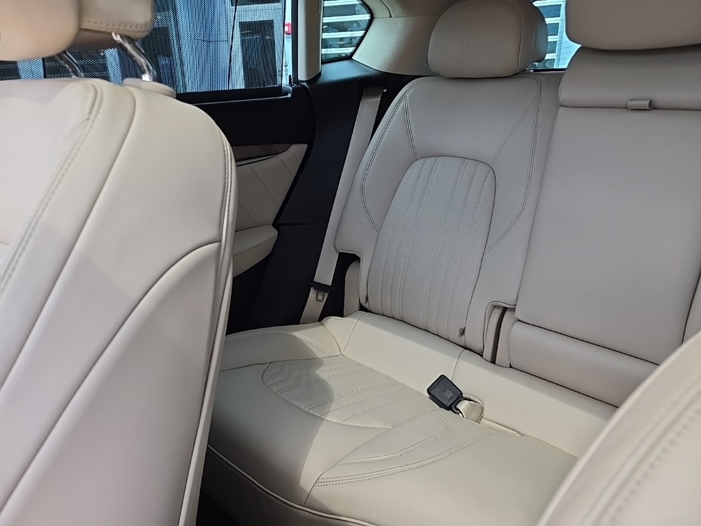 2021 Maserati Levante GranLusso photo 17