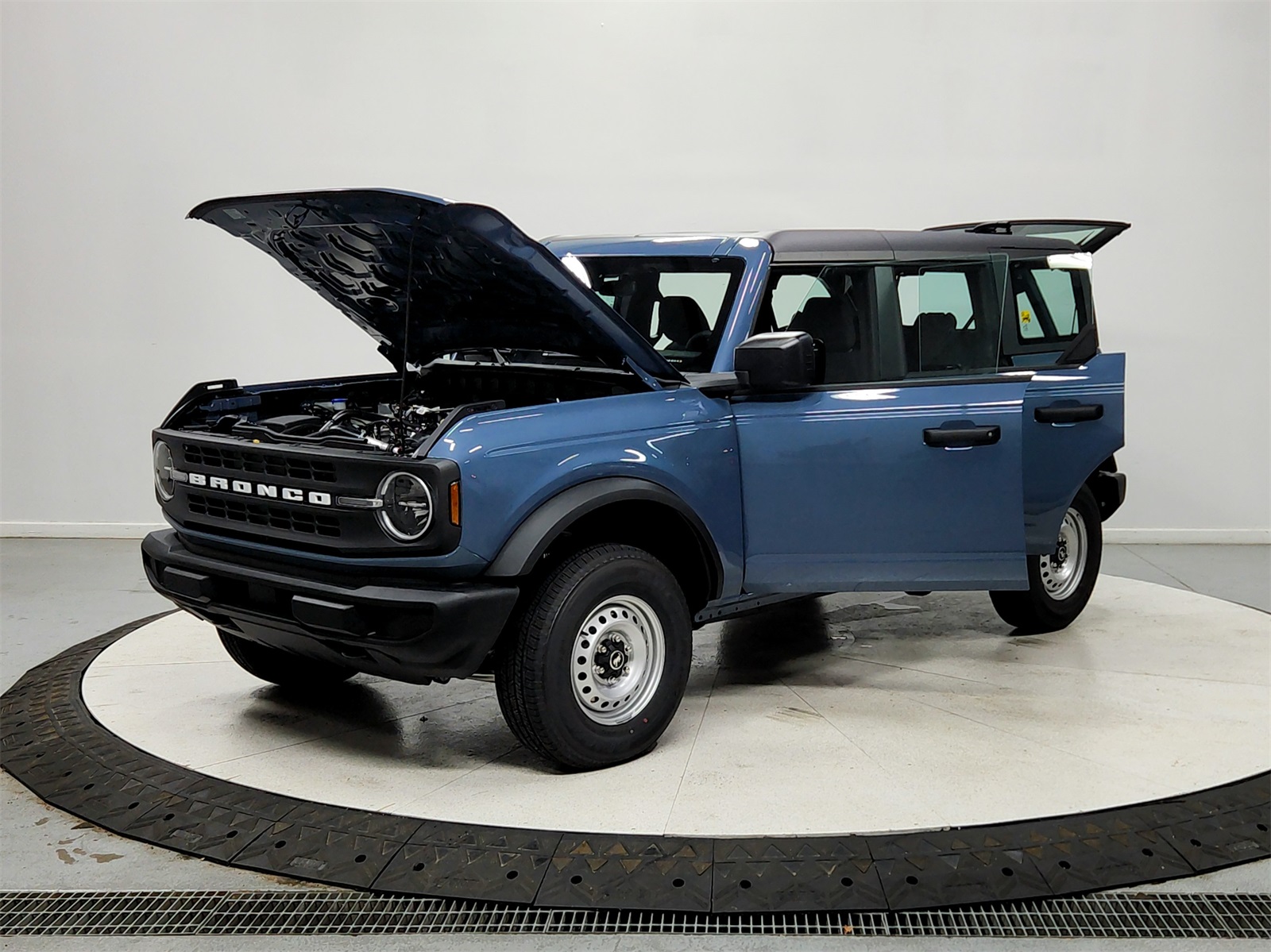 2025 Ford Bronco Base photo 11