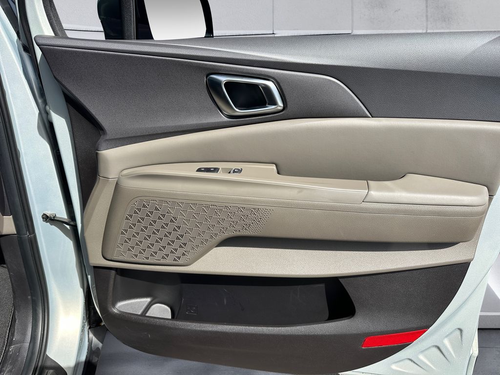 2025 Kia Carnival EX photo 15