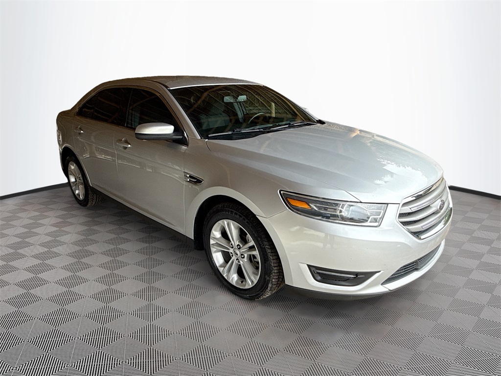 2018 Ford Taurus SEL photo 3