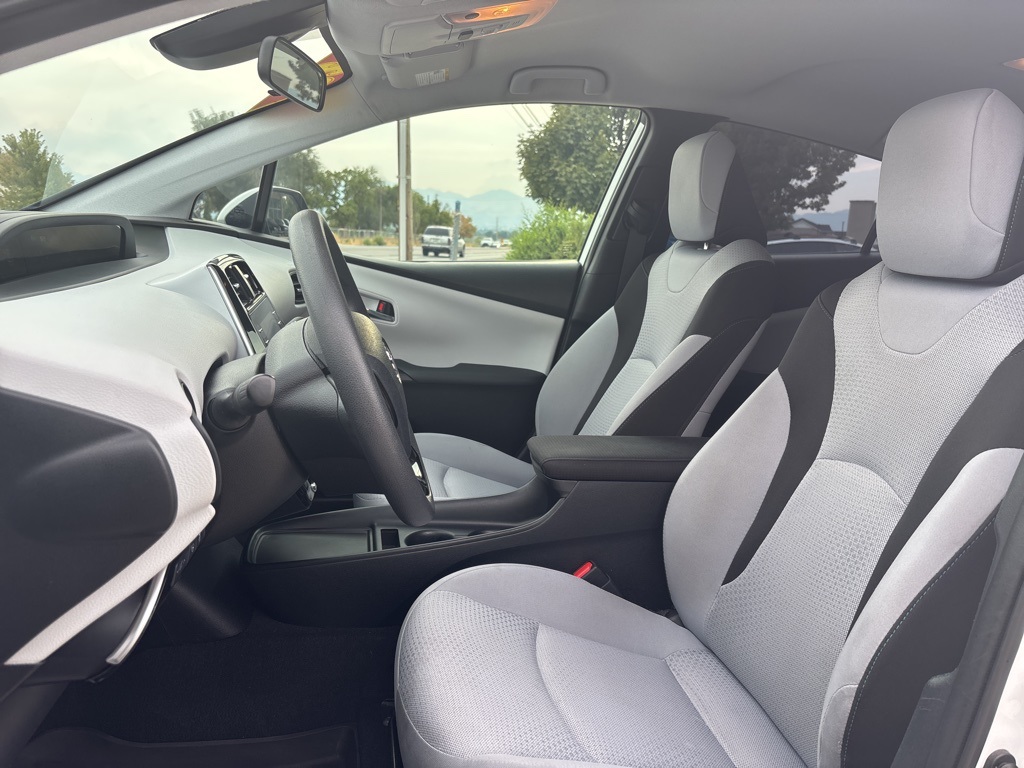 2022 Toyota Prius LE AWD-e photo 9