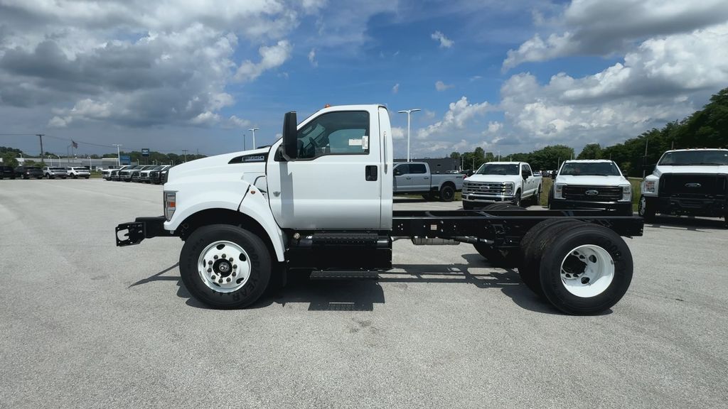 2025 Ford F-650 Base photo 5
