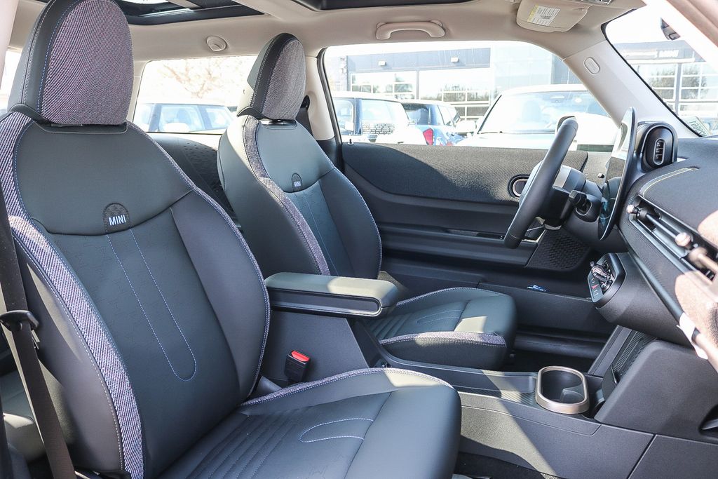 2025 Mini Cooper 2 Door Hardtop Signature photo 15