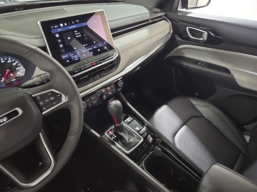 2024 Jeep Compass Limited photo 10
