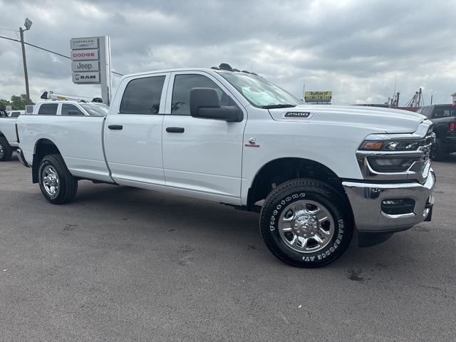 2025 Ram 2500 Tradesman photo 3