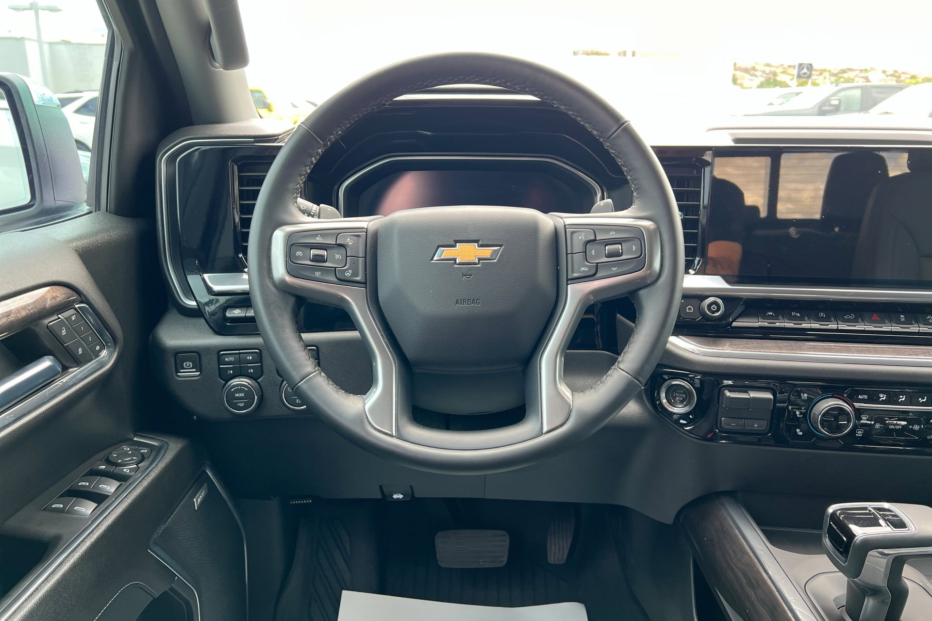 2023 Chevrolet Silverado 1500 LTZ photo 12