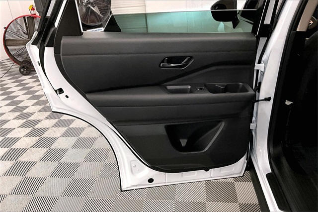 2025 Nissan Pathfinder SV photo 29
