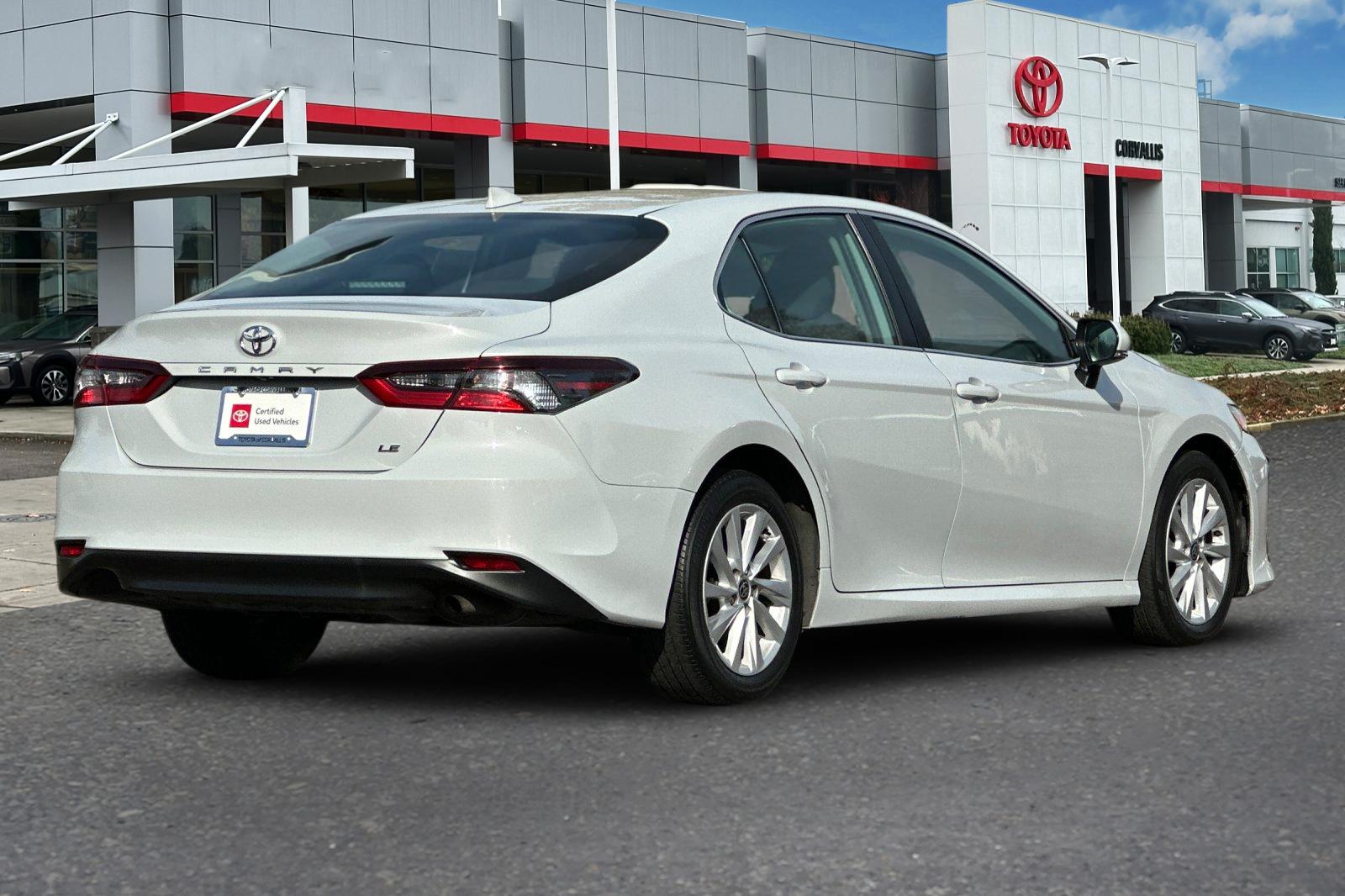 2023 Toyota Camry LE photo 3