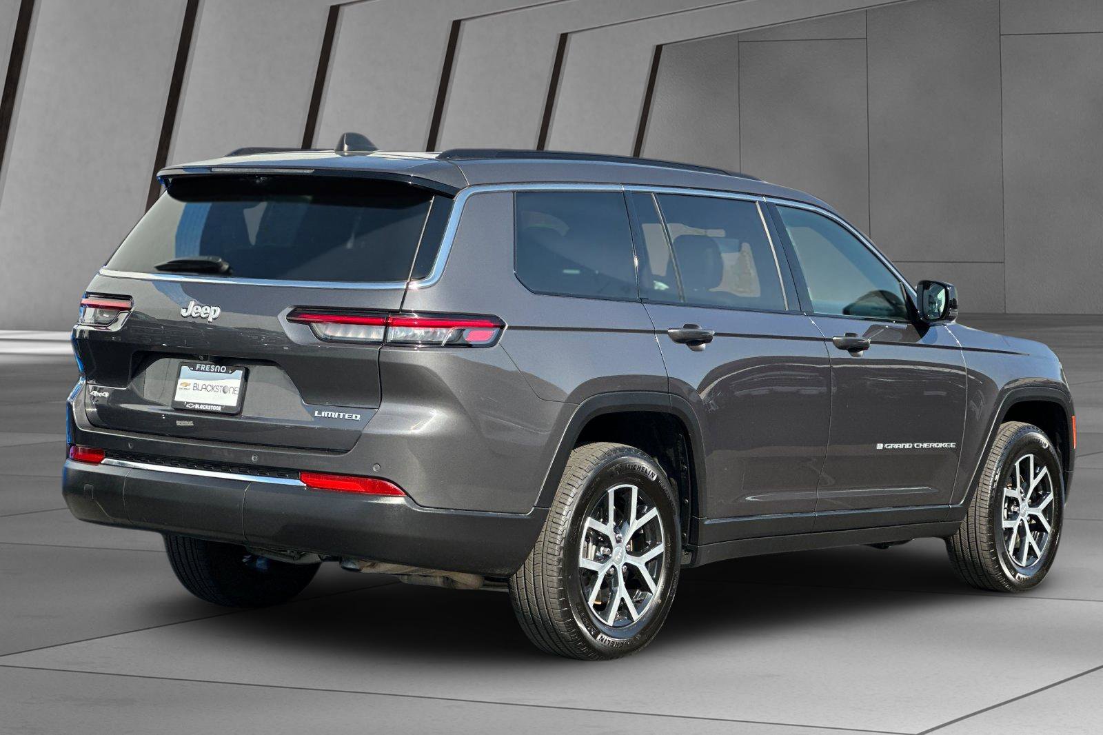 2024 Jeep Grand Cherokee Limited photo 3