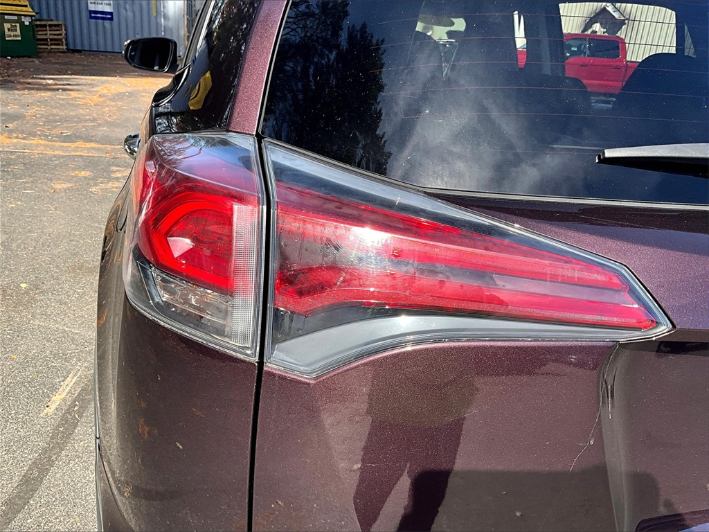 2017 Toyota RAV4 Limited photo 32