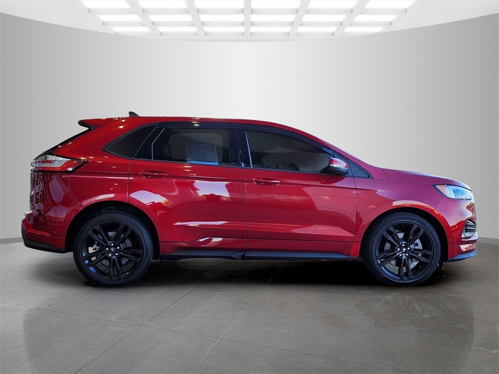 2022 Ford Edge ST photo 3