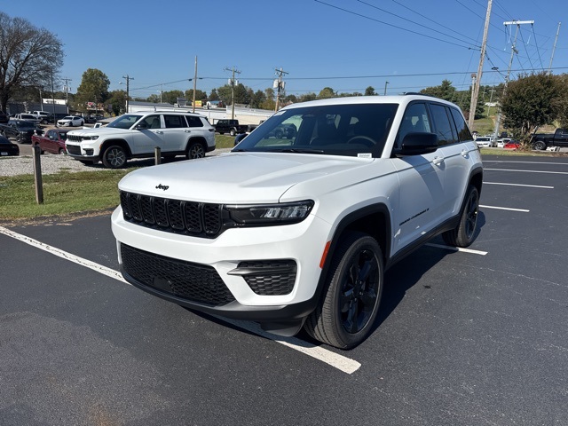 2025 Jeep Grand Cherokee Altitude photo 2