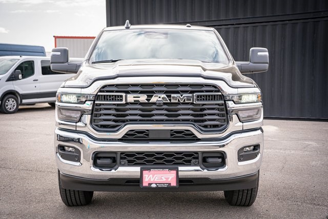 2025 Ram 2500 Tradesman photo 3