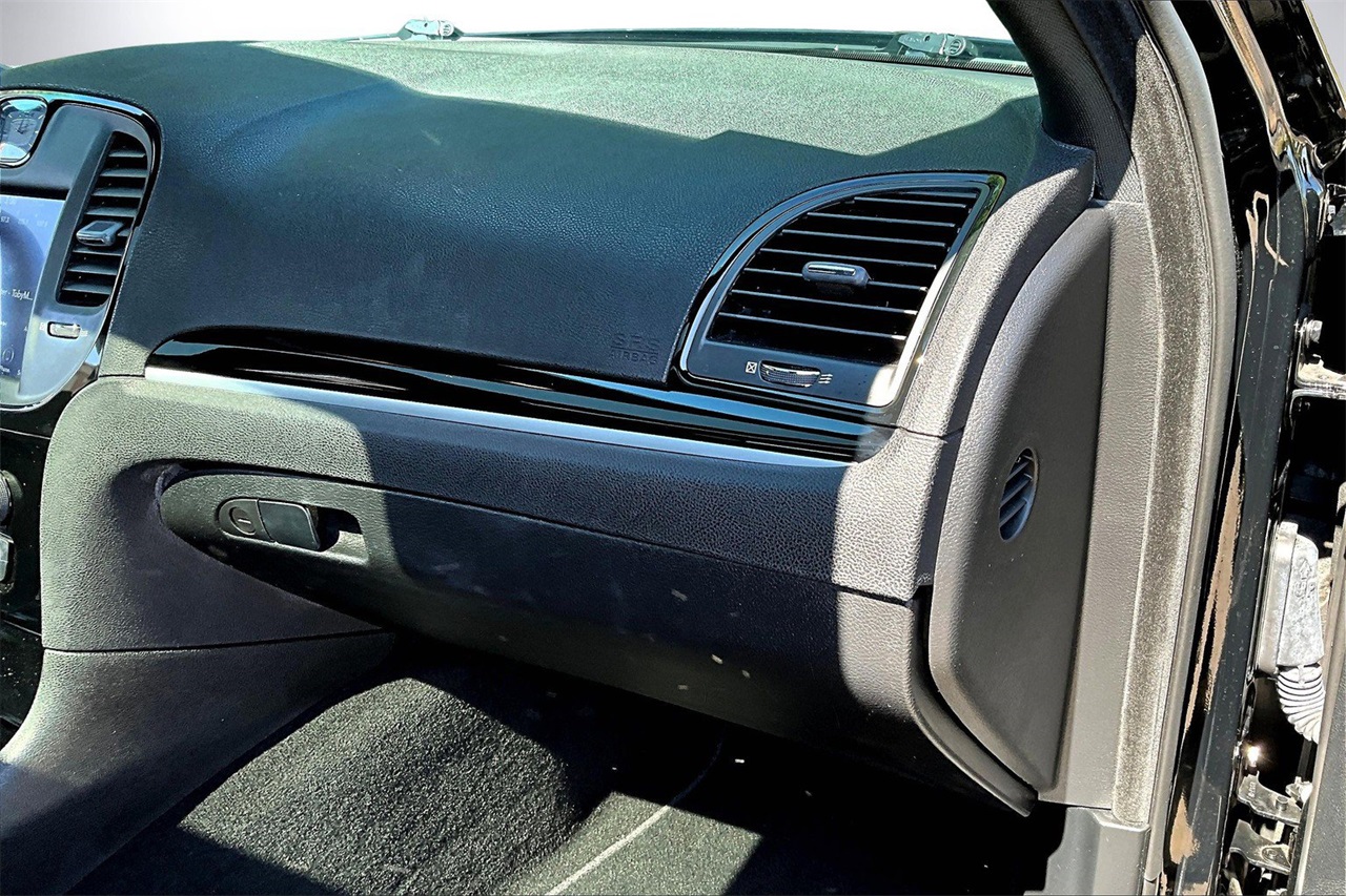 2019 Chrysler 300 S photo 19