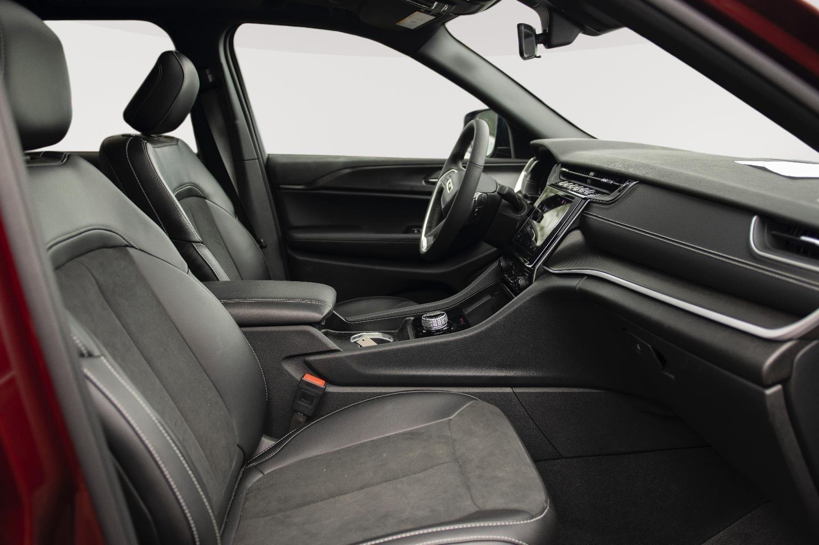 2025 Jeep Grand Cherokee Altitude X photo 17