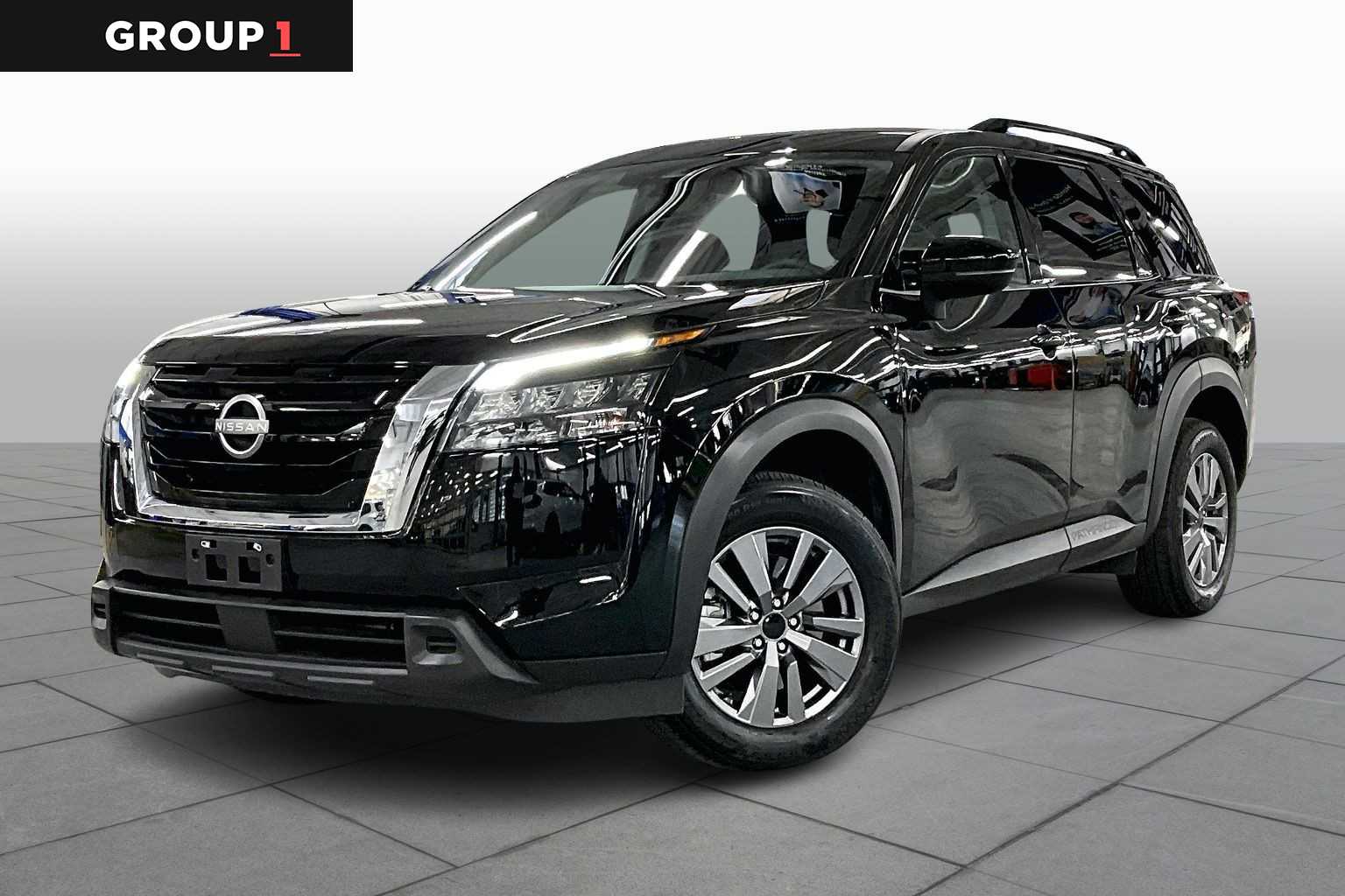 2025 Nissan Pathfinder SV's photo