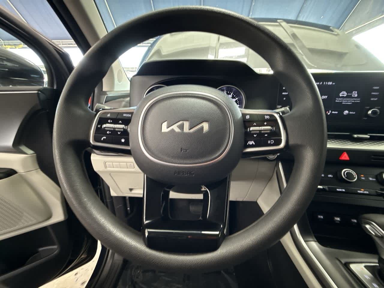 2024 Kia Carnival LX photo 15