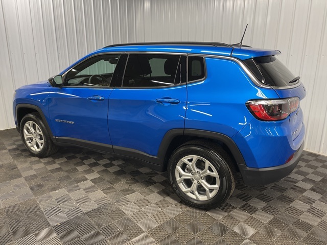 2024 Jeep Compass Latitude photo 4