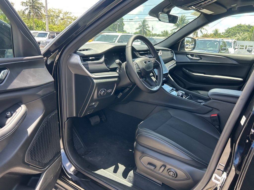 2025 Jeep Grand Cherokee Altitude X photo 9