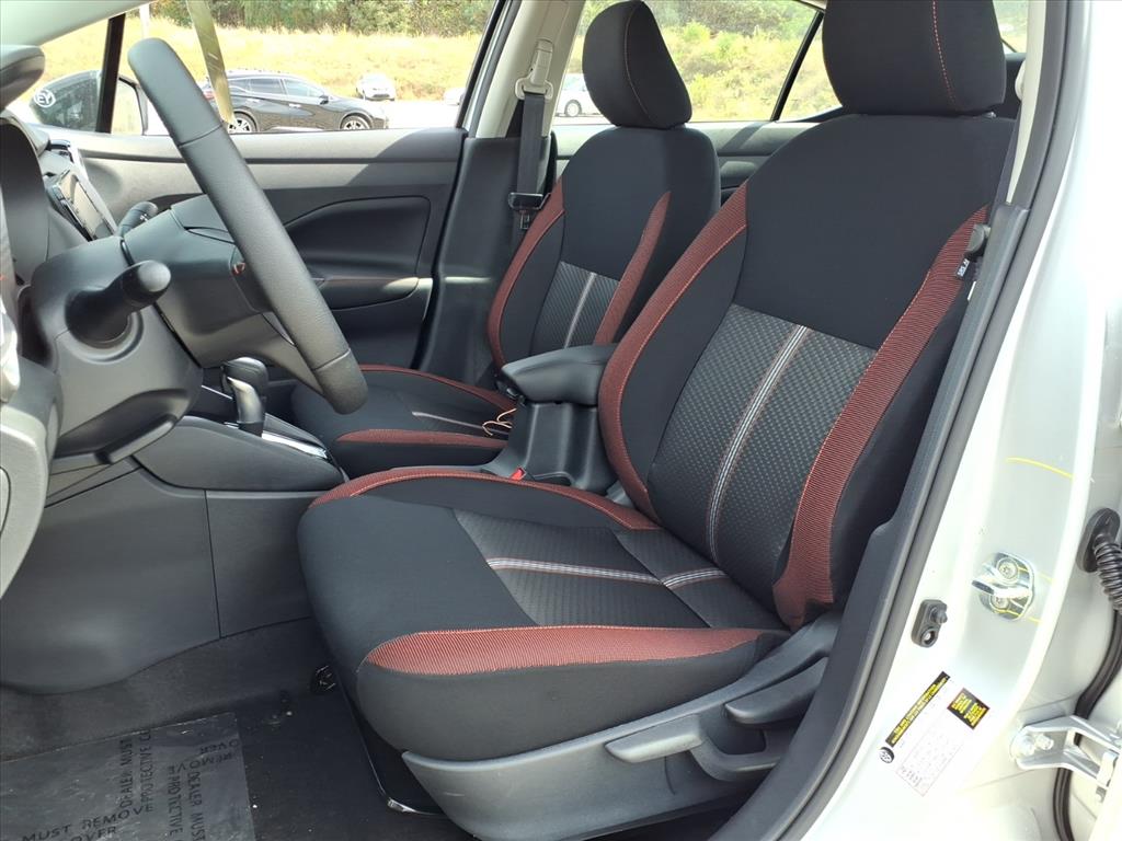 2025 Nissan Versa SR photo 3