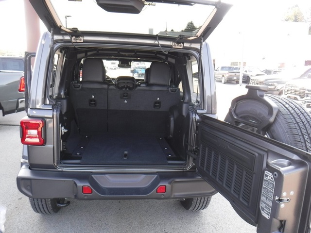2025 Jeep Wrangler Sahara photo 38