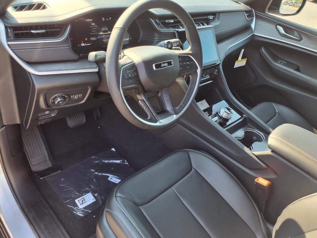 2025 Jeep Grand Cherokee Limited photo 3