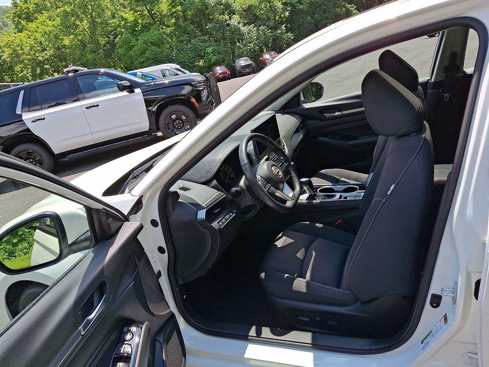2023 Nissan Altima 2.5 SV photo 13